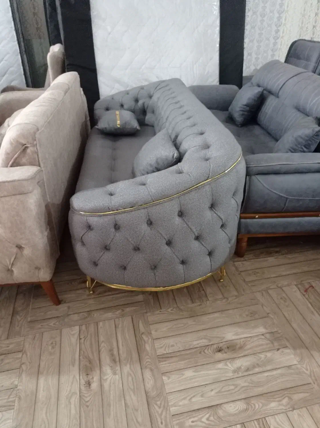 مبل راحتی وسلطنتی با اقساط 15ماهه|مبلمان خانگی و میز عسلی|پارسآباد, |دیوار