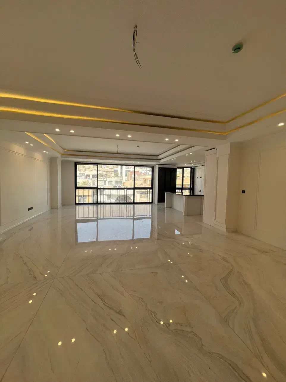 اجاره ملک ۳۰۰ متری  یکجا هر طبقه ۱۸۵ متر یکجا