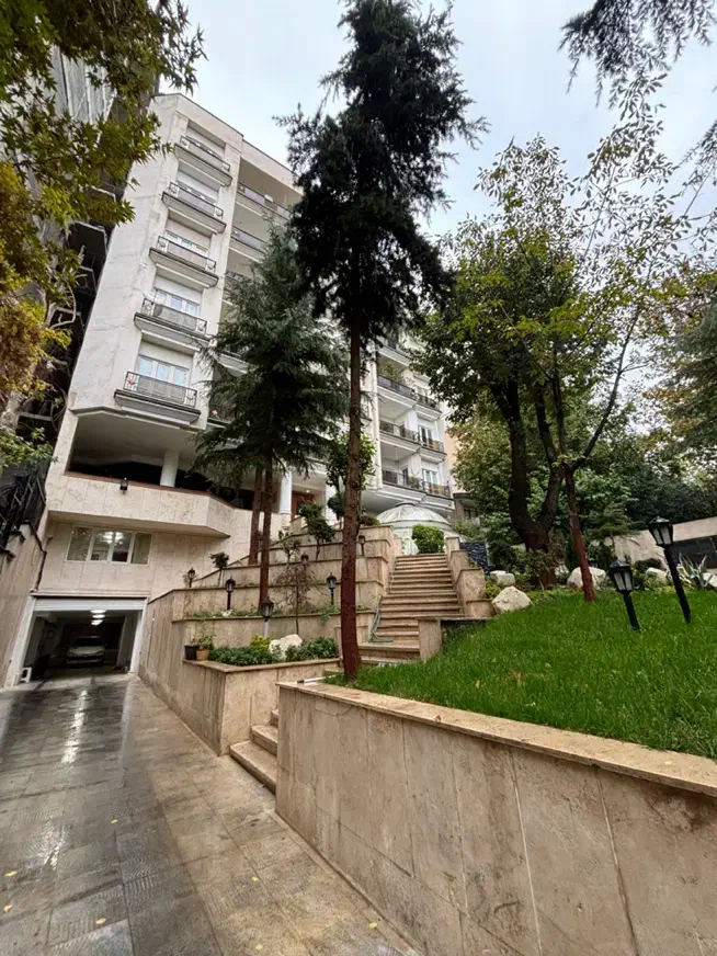 کامرانیه شمالی / ۳۰۰متر / ۵خواب   (ویو باغ چنار)