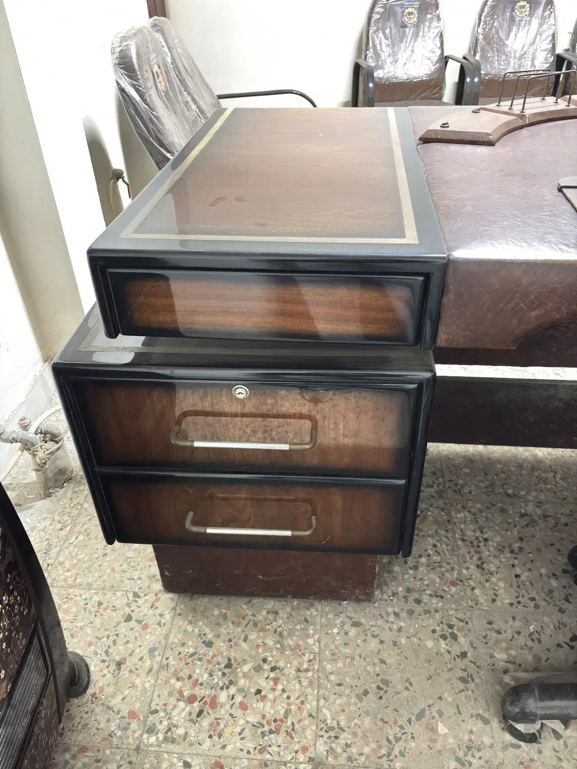 میز دفتر کار از چوب گردو|مبلمان اداری|بابل, |دیوار