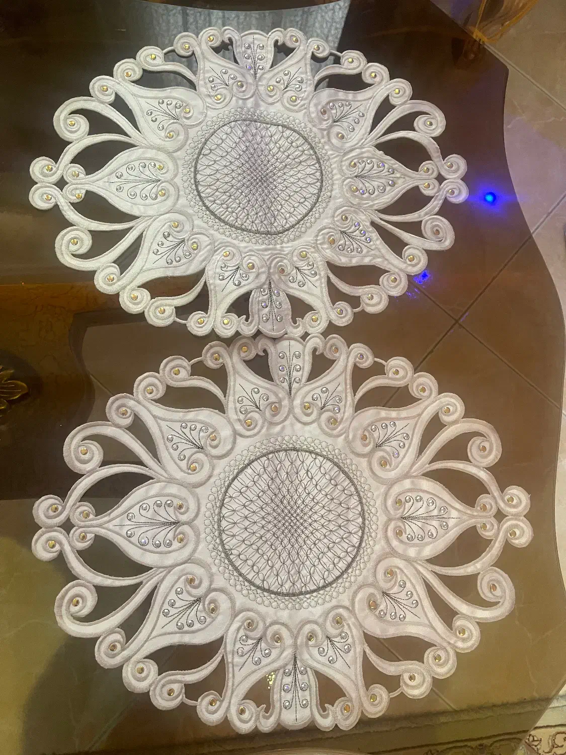 رومیزی ۴تیکه کاملا نو|پرده، رانر، رومیزی|تهران, شهرآرا|دیوار