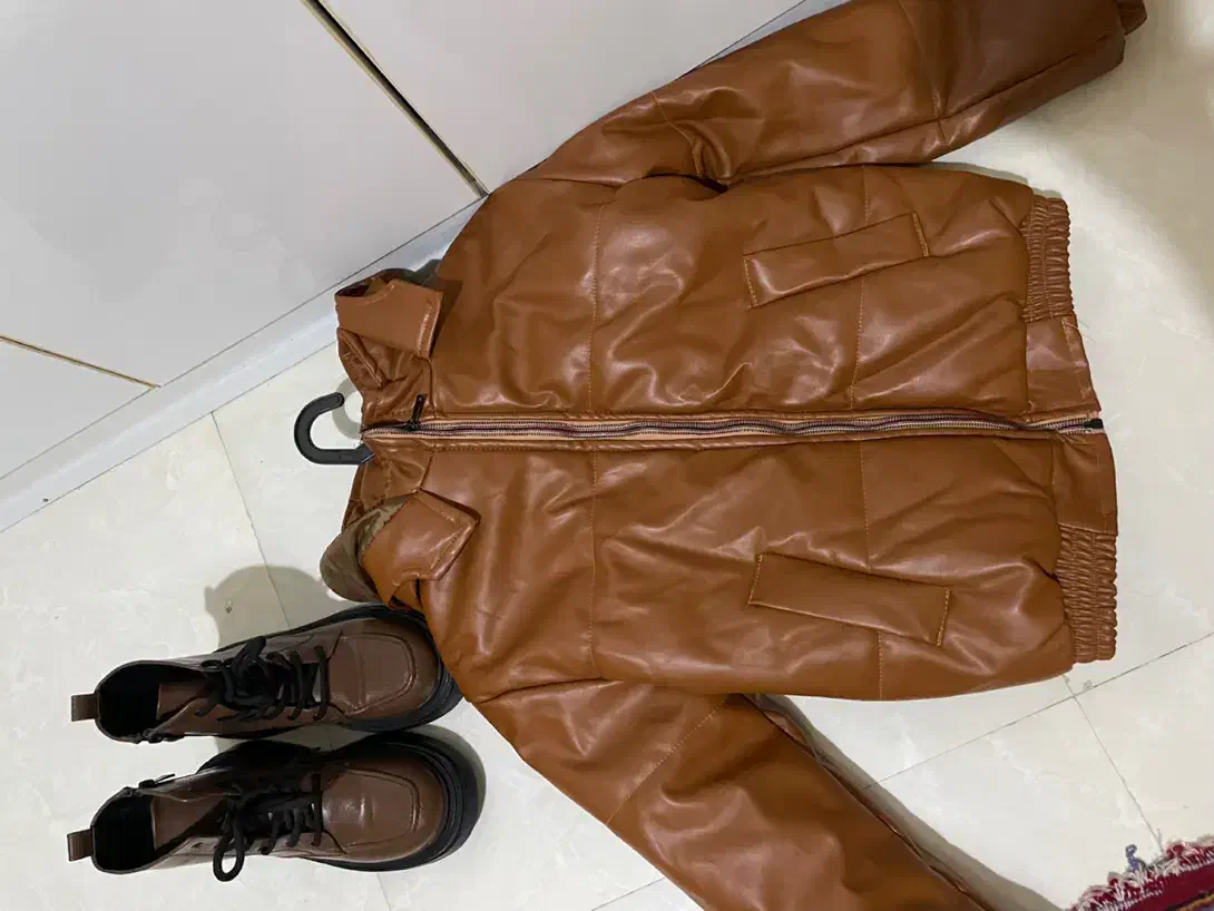 کاپشن و پوتین چرم|لباس|فردیس, شهرک سپاه|دیوار