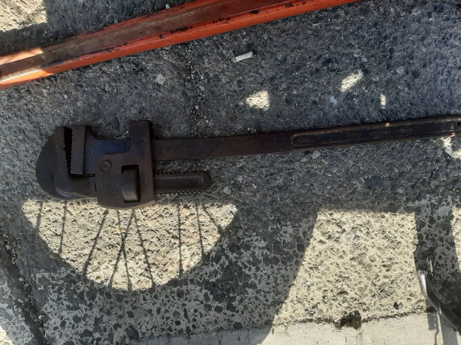 اچار لوله گیر|ابزارآلات|همدان, |دیوار