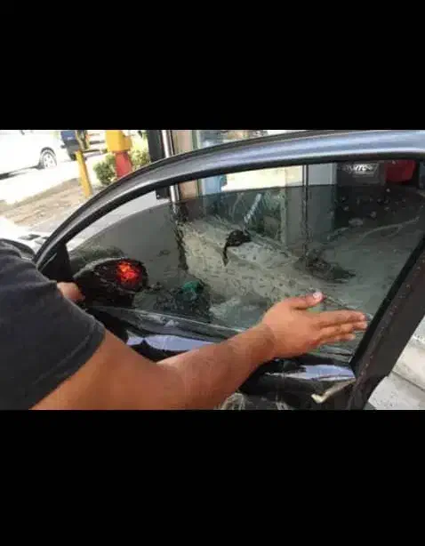 شیشه دودی ضمانتی فقد 700هزار لچکی رایگان کف قیمت|خدمات موتور و ماشین|زاهدان, |دیوار