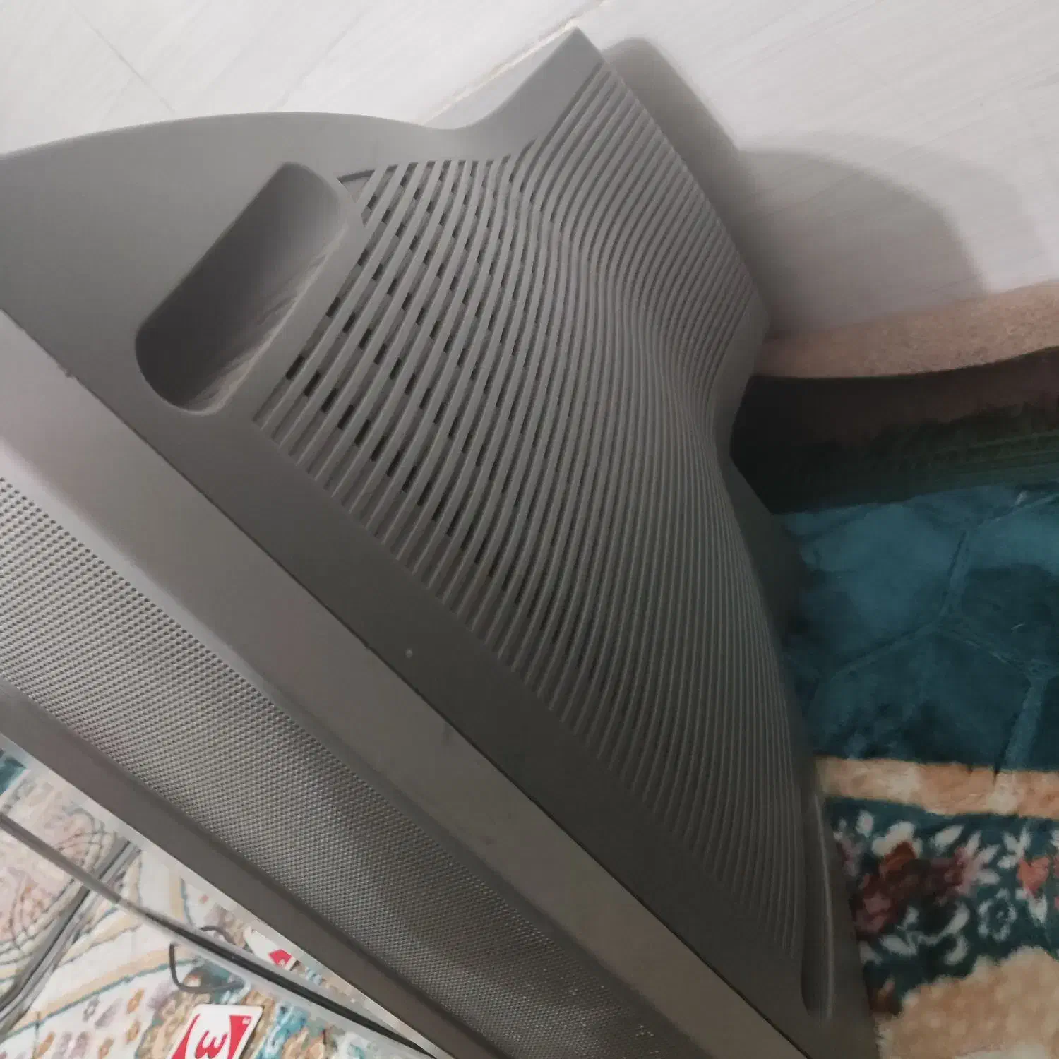 تلفزیون قدیمی سونی بزرگ (اصل) کاملاً تمیز|تلویزیون و پروژکتور|اهواز, کمپلو شمالی|دیوار