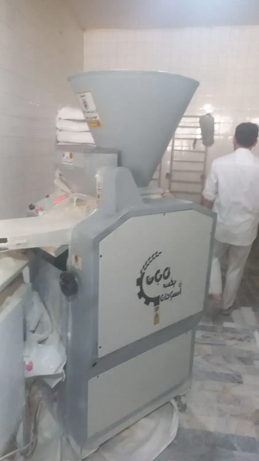 دستگاه چونه گیر موجودی پا به نو در حال کار|ماشینآلات صنعتی|نجفآباد, شیخ آباد|دیوار