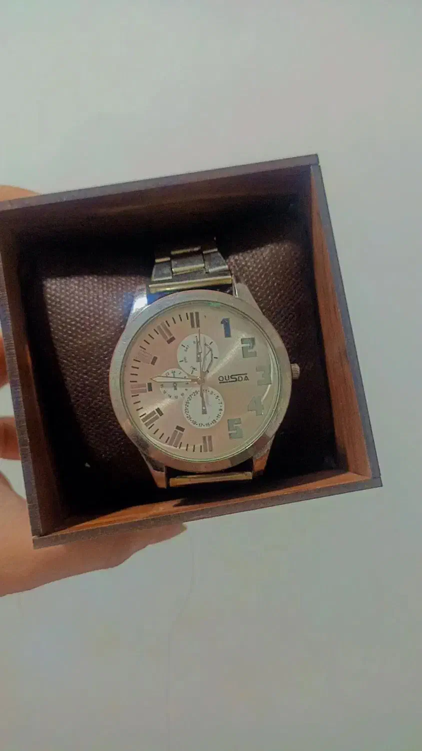 برند ساعت|ساعت|هشتگرد, هشتگرد قدیم|دیوار