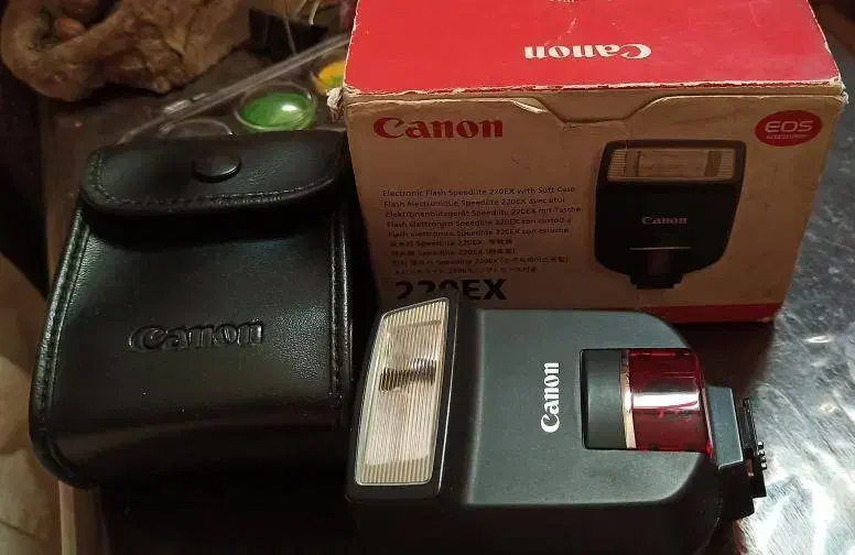 فلش Canon 220 EX|دوربین عکاسی و فیلم‌برداری|کرج, گلشهر|دیوار