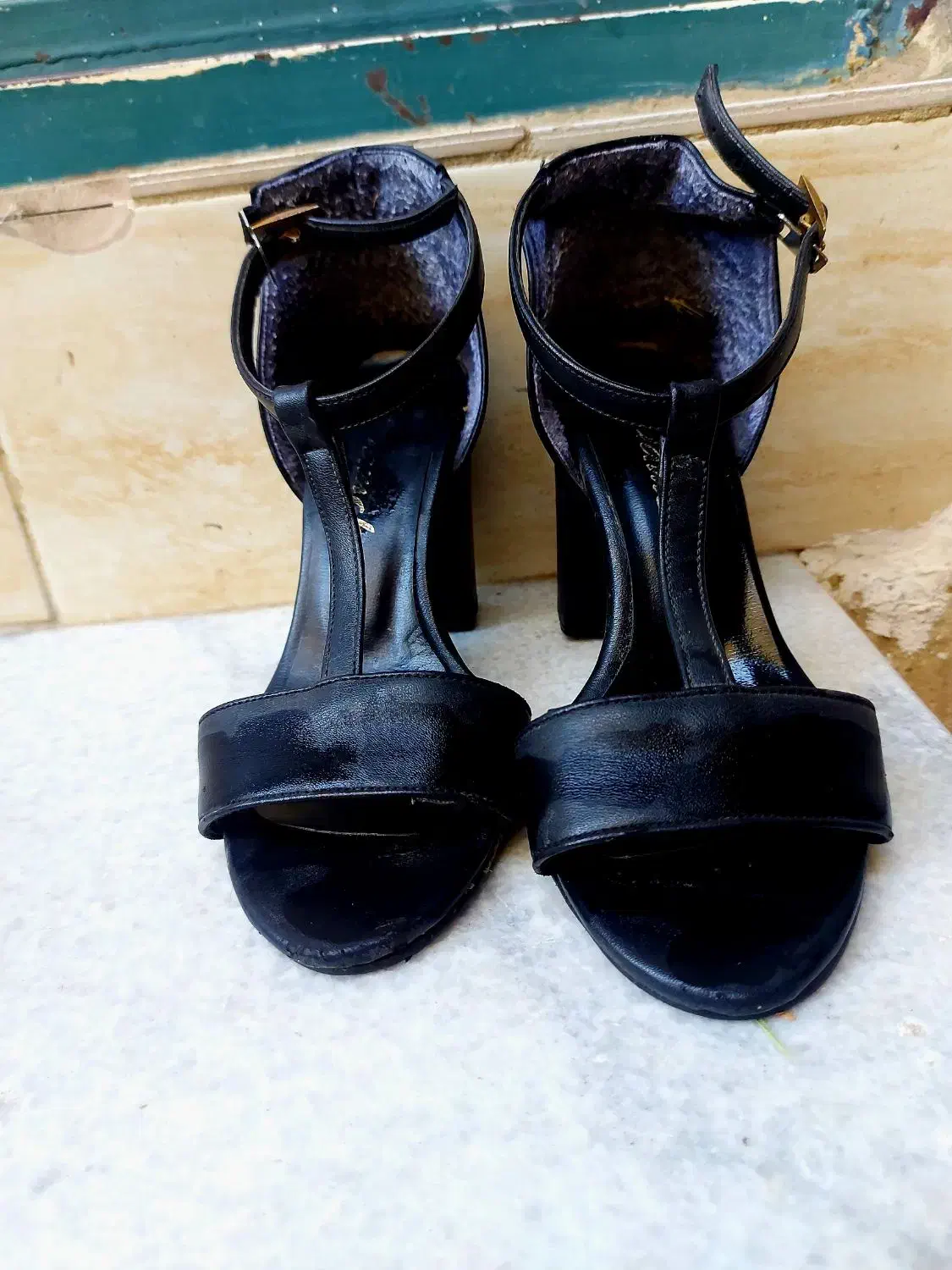 کفش مجلسی|کیف، کفش، کمربند|مریوان, |دیوار