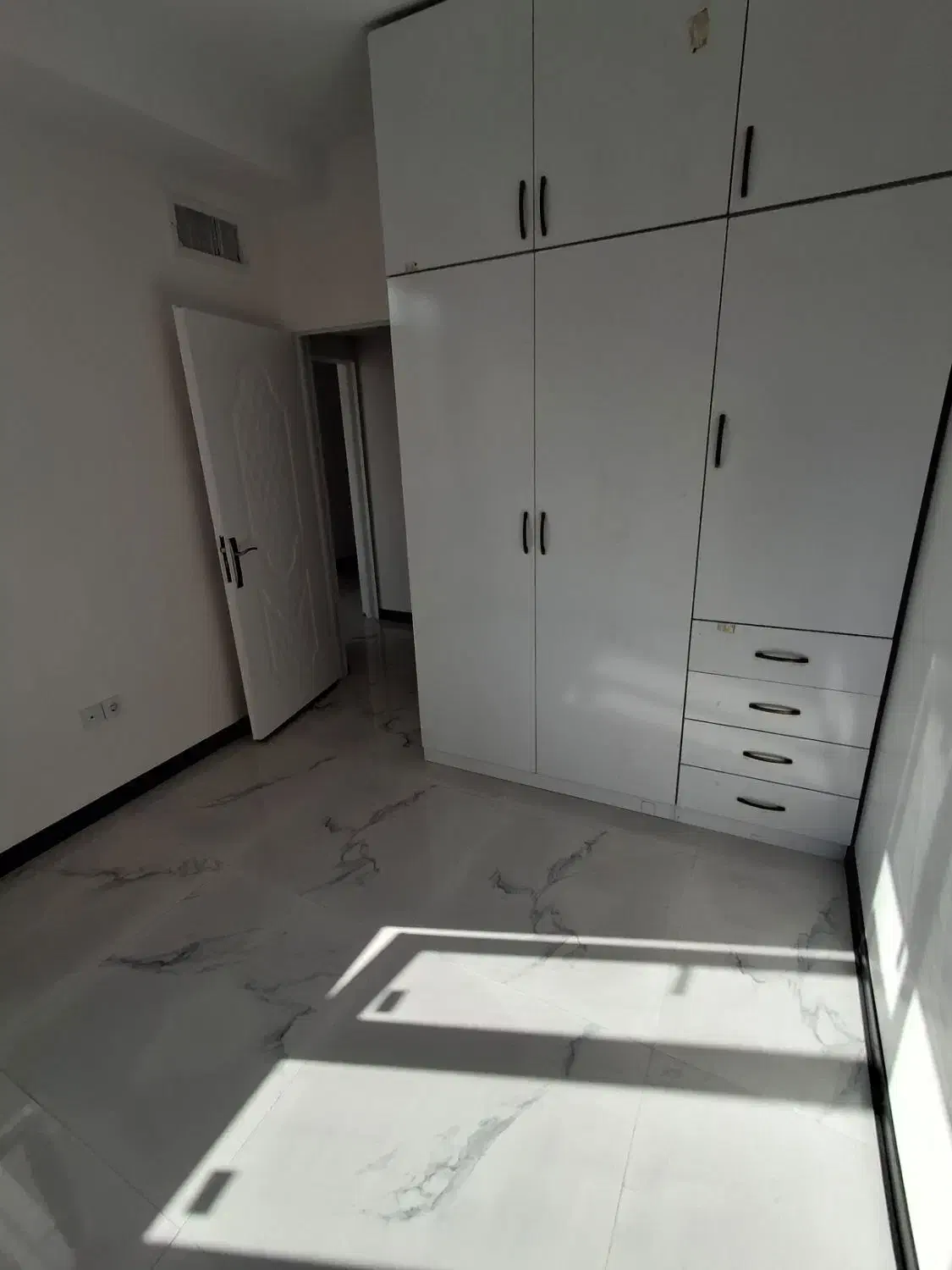 آپارتمان ۱۰۵ متری کلید نخورده تکواحدی دوخواب فول