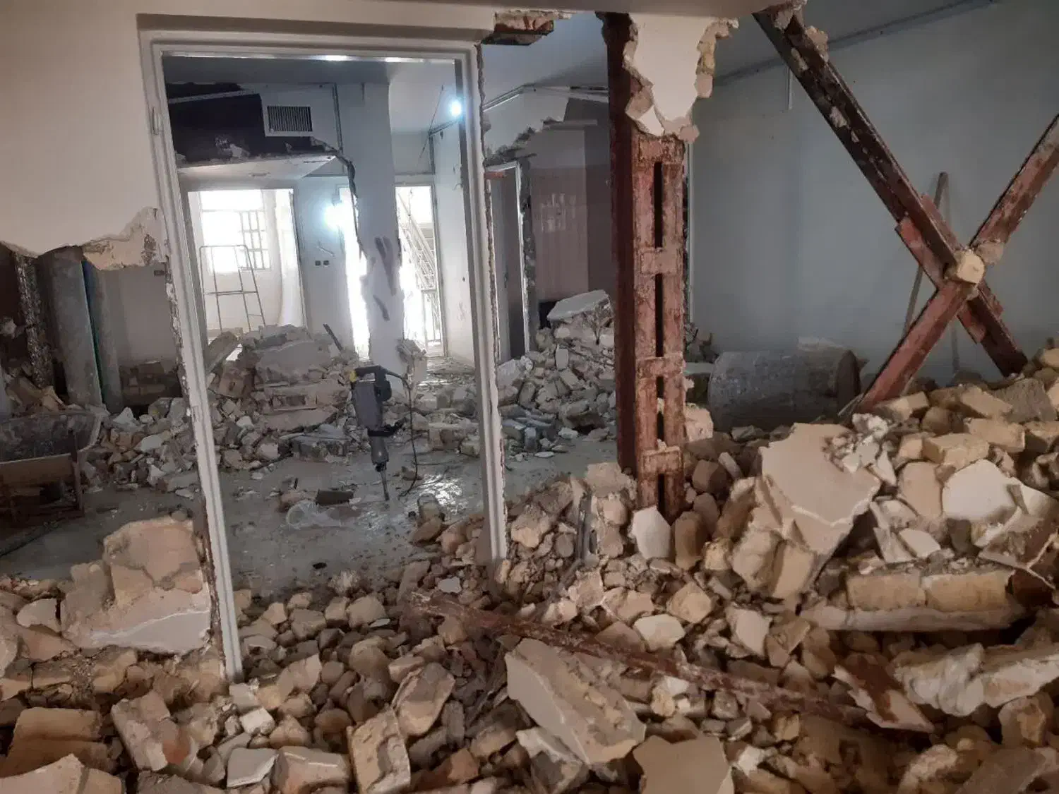 تخریب کار ساختمان صفر تا صد|خدمات پیشه و مهارت|قم, زنبیل آباد|دیوار