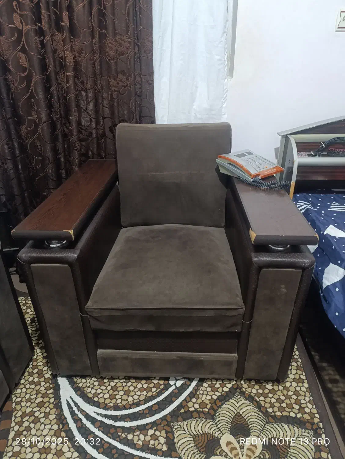 مبل قهوه ای به همراه میز|مبلمان خانگی و میز عسلی|رشت, سلیمانداراب|دیوار