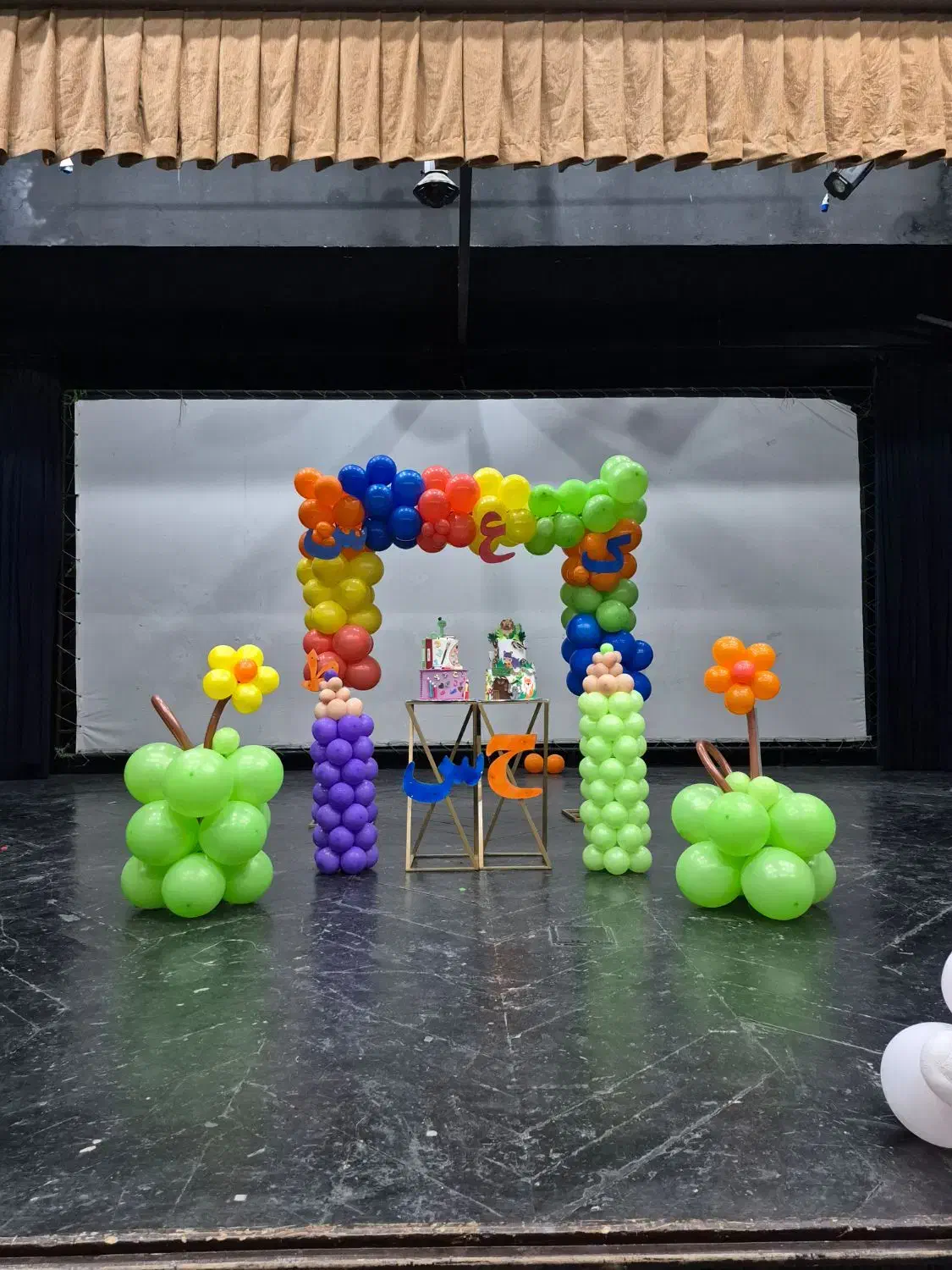 ظرفیت دوره بادکنک آرایی فقط یک نفر|خدمات آموزشی|ابهر, |دیوار