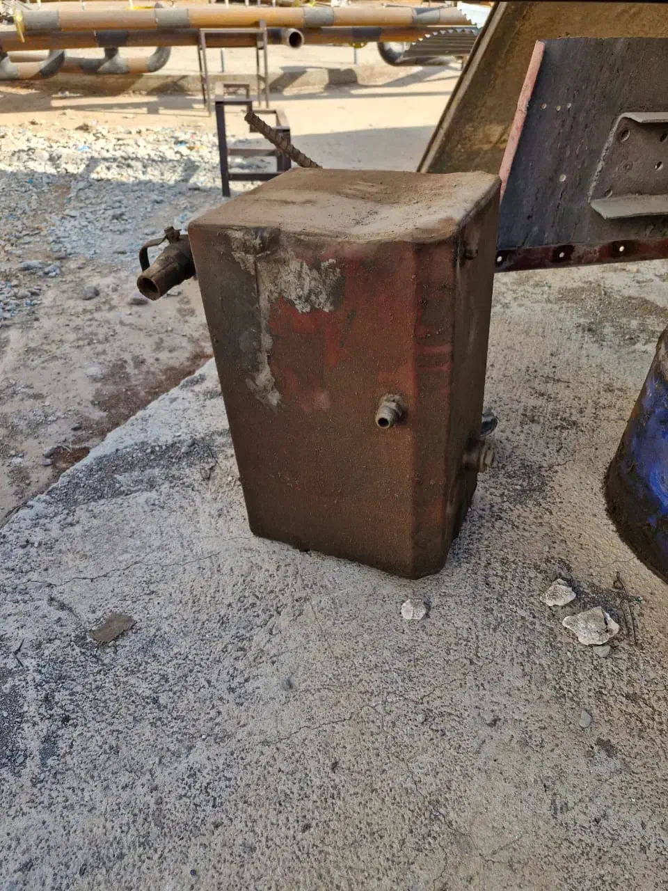 اتاق کمپرسی ده چرخ سالم|قطعات یدکی و لوازم جانبی|اشتهارد, |دیوار