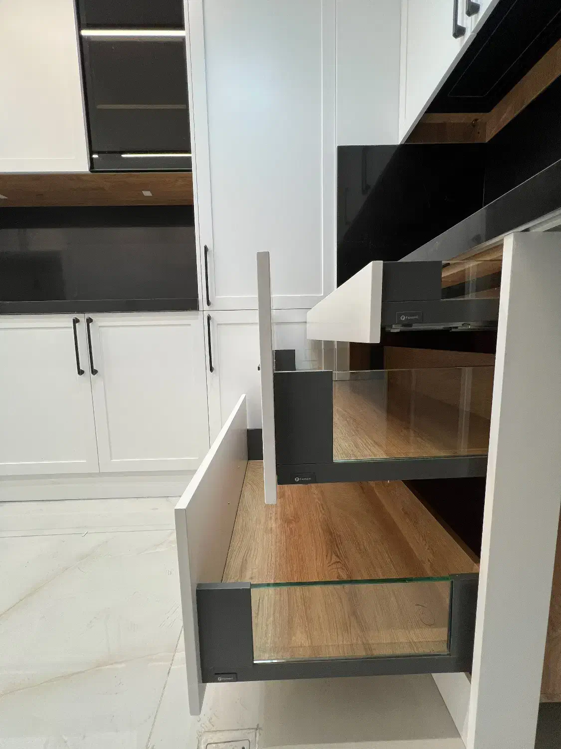 انجام صفر تا صد دکوراسیون داخلی|خدمات پیشه و مهارت|شیراز, سیلو|دیوار