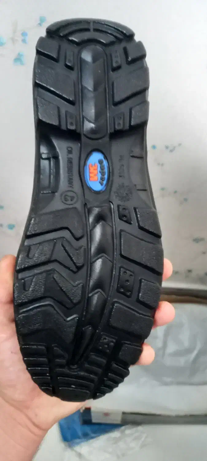 کفش کار سایز ۴۳|کیف، کفش، کمربند|اندیشه, اندیشه فاز ۱|دیوار