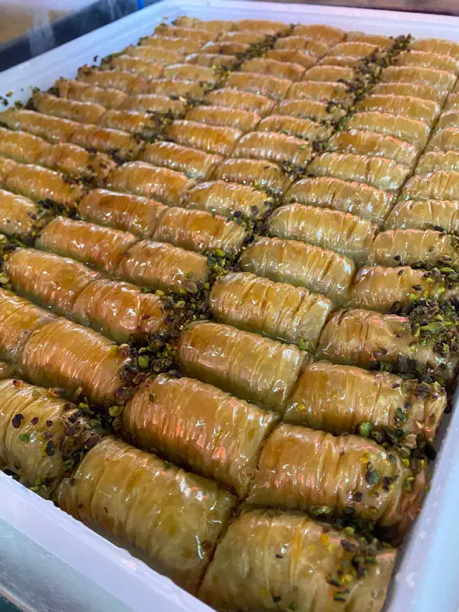 فروشنده بخش نان و شیرینی|استخدام خدمات فروشگاه و رستوران|رشت, استادسرا|دیوار