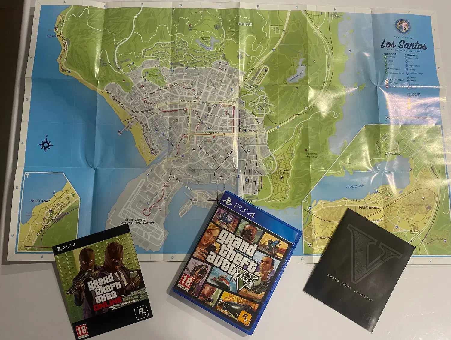 جی تی ای ۵ GTA V جی تی ای وی Ps4 با نقشه و دفترچه|کنسول، بازی ویدئویی و آنلاین|شیراز, قصرالدشت|دیوار