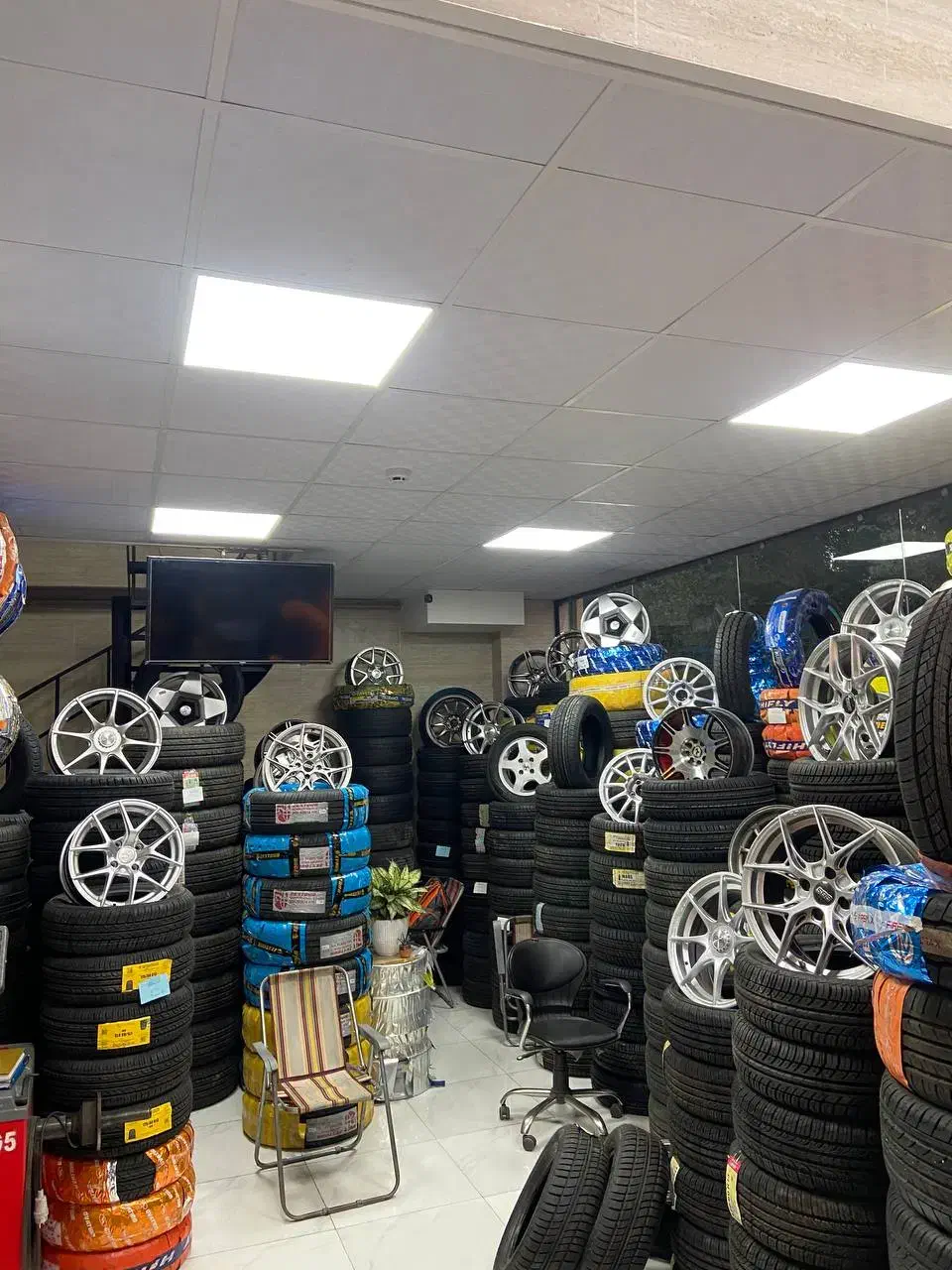 رینگ و لاستیک|قطعات یدکی و لوازم جانبی|رشت, کوی غلام نیا|دیوار