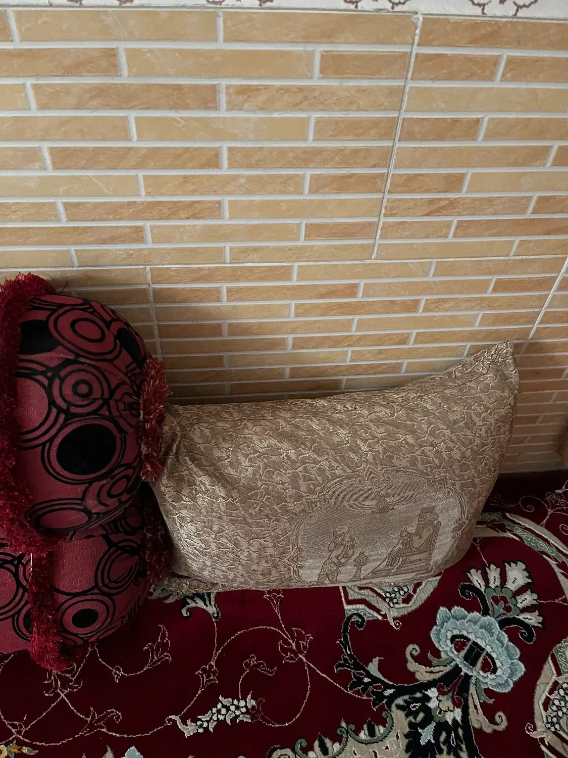 پشتی|پشتی|شیراز, مسلم|دیوار