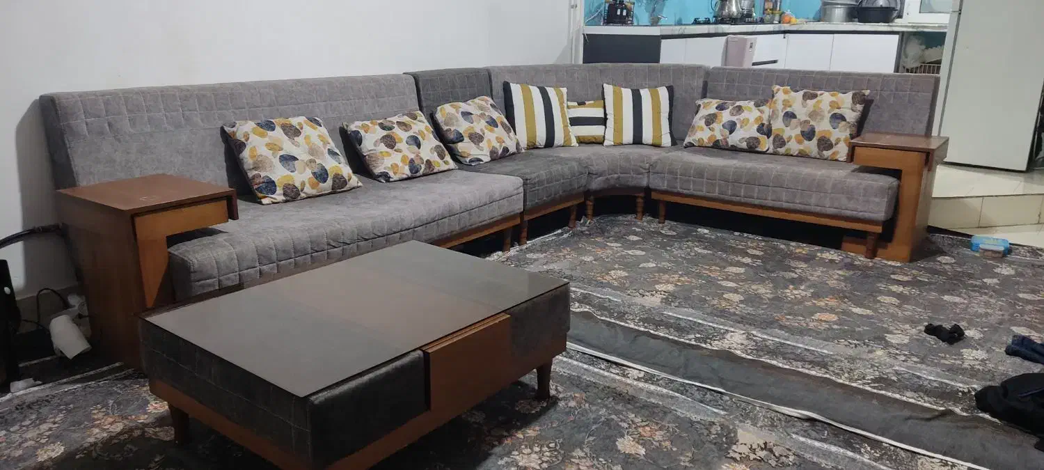 مبل L  ۷ نفره و ۲ سال استفاده شده|مبلمان خانگی و میز عسلی|اشتهارد, |دیوار