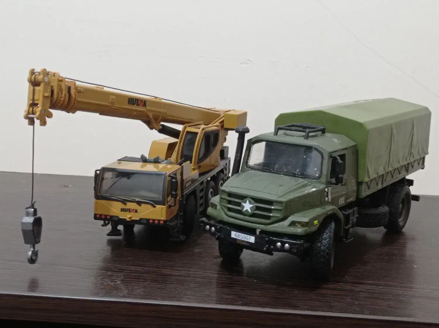 ماکت کامیون ارتشی و جرثقیل فروش با هم|اسباب‌‌بازی|تهران, علم و صنعت|دیوار