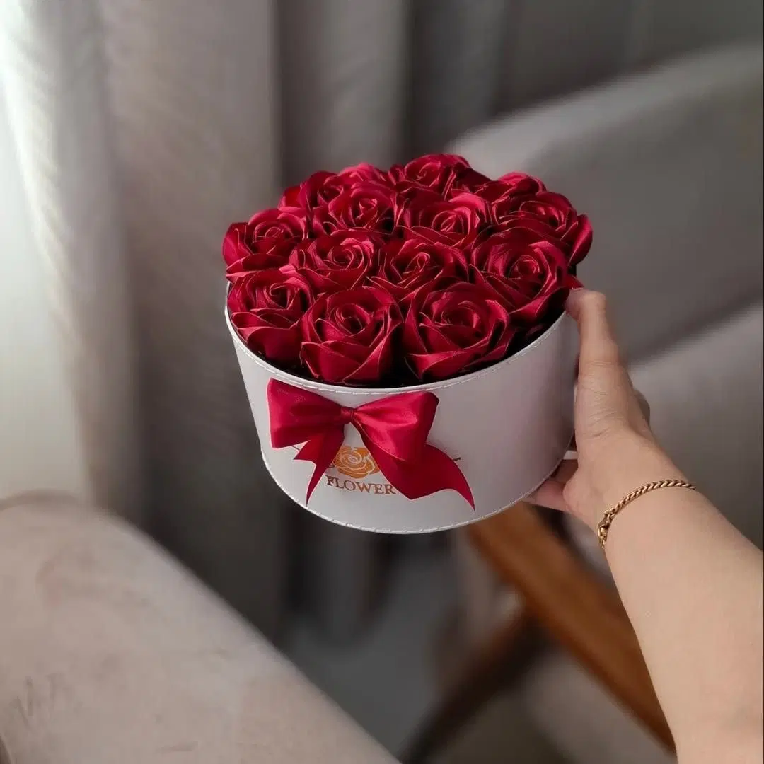 رزتا|گل مصنوعی|کرج, ساسانی (قلمستان)|دیوار
