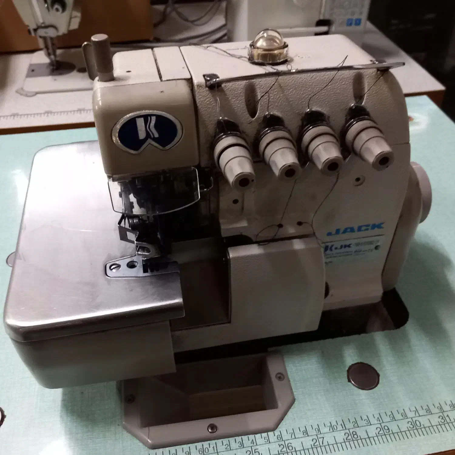 چرخ راسته و چرخ سردوز پنج نخ جک هردو سالم|چرخ خیاطی و ریسندگی|بروجرد, |دیوار