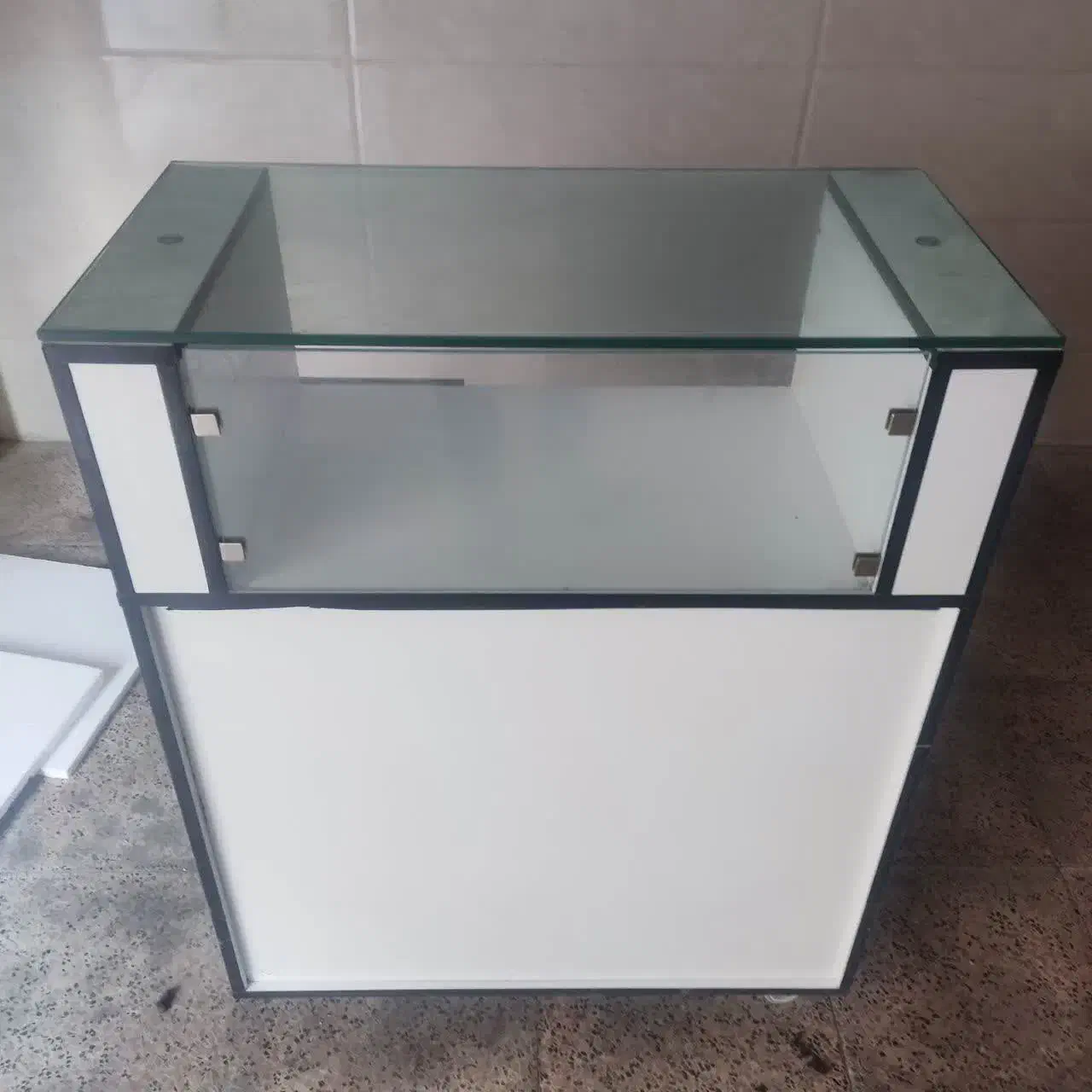 فروش ویترین عطر تمیز|فروشگاه و مغازه|بهارستان, |دیوار