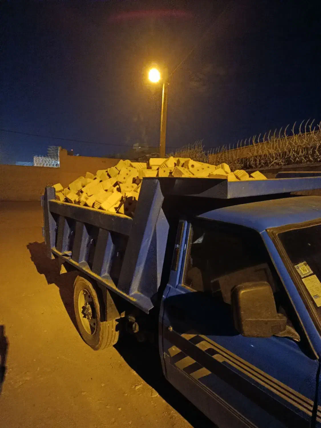 حمل شن ماسه و نخودی بادامی آجر و ....|خدمات حمل و نقل|ایرانشهر, |دیوار