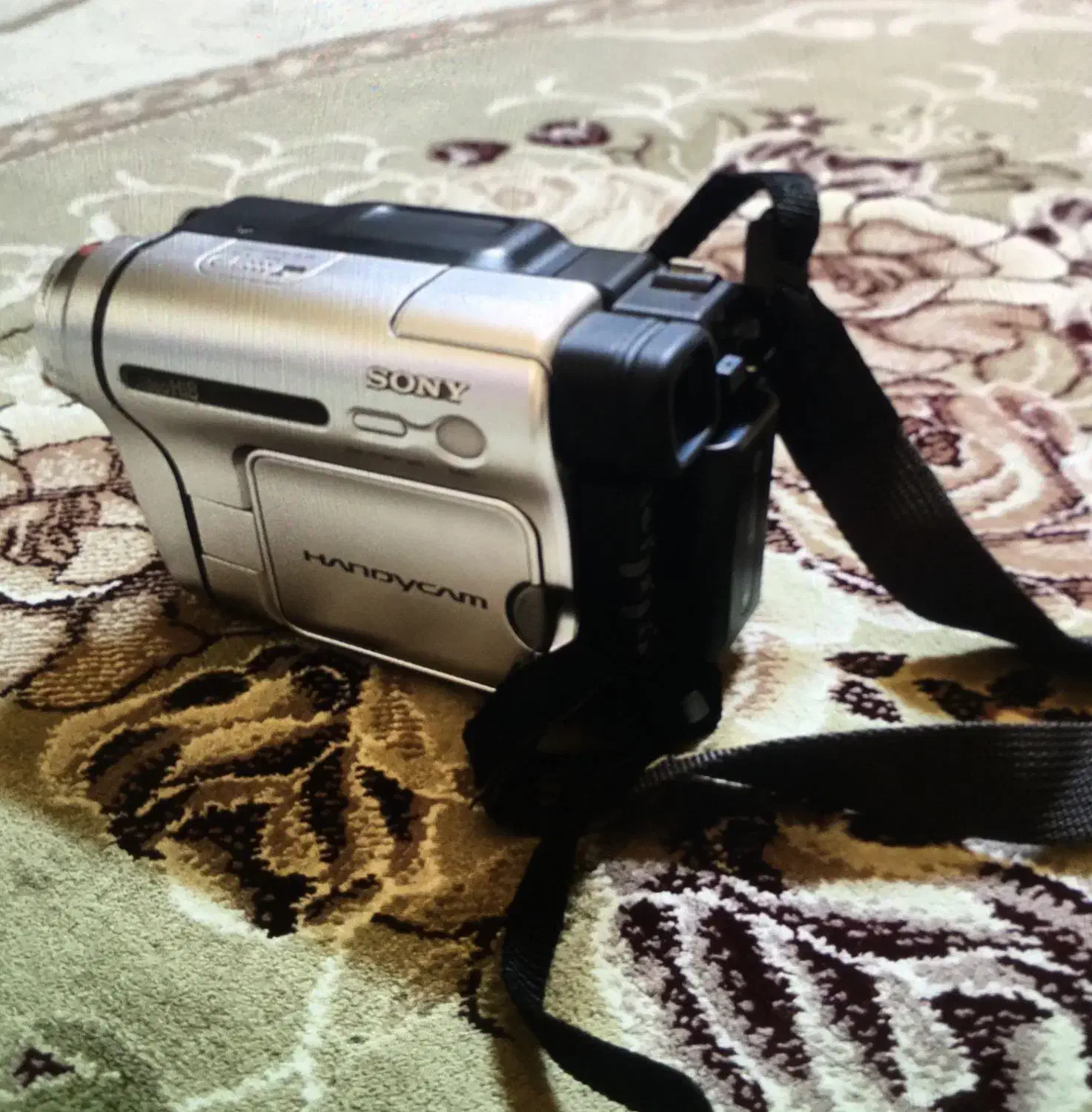 دوربین سونی نو نو سالم بدون هیچ گونه خط خشی|دوربین عکاسی و فیلمبرداری|تهران, شهرک ولیعصر جنوبی|دیوار