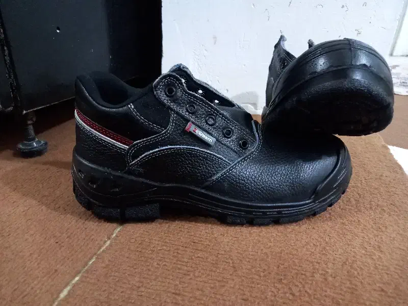 کفش ایمنی|کیف، کفش، کمربند|خمینیشهر, |دیوار