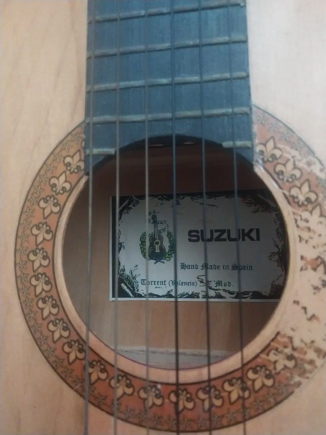 گیتار|گیتار، بیس، امپلیفایر|سیاهکل, |دیوار