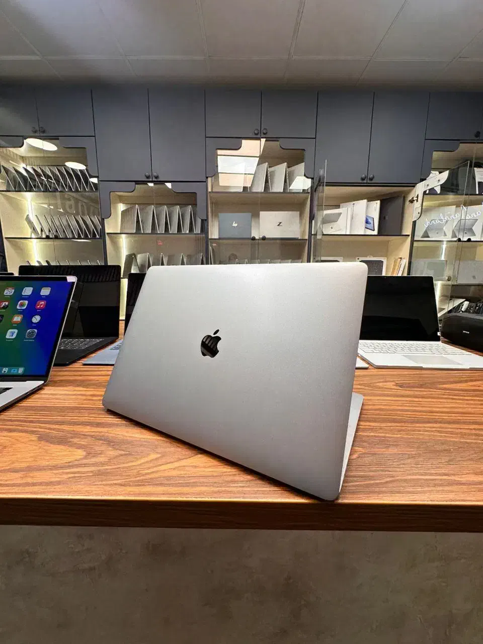 مک بوک پرو 2018 - i9 - 32GB - 512GB SSD - 4G|رایانه همراه|تهران, فلسطین (میدان انقلاب)|دیوار