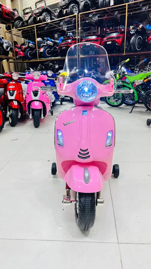 موتور شارژی وسپا|اسباب‌بازی بچه|یزد, |دیوار