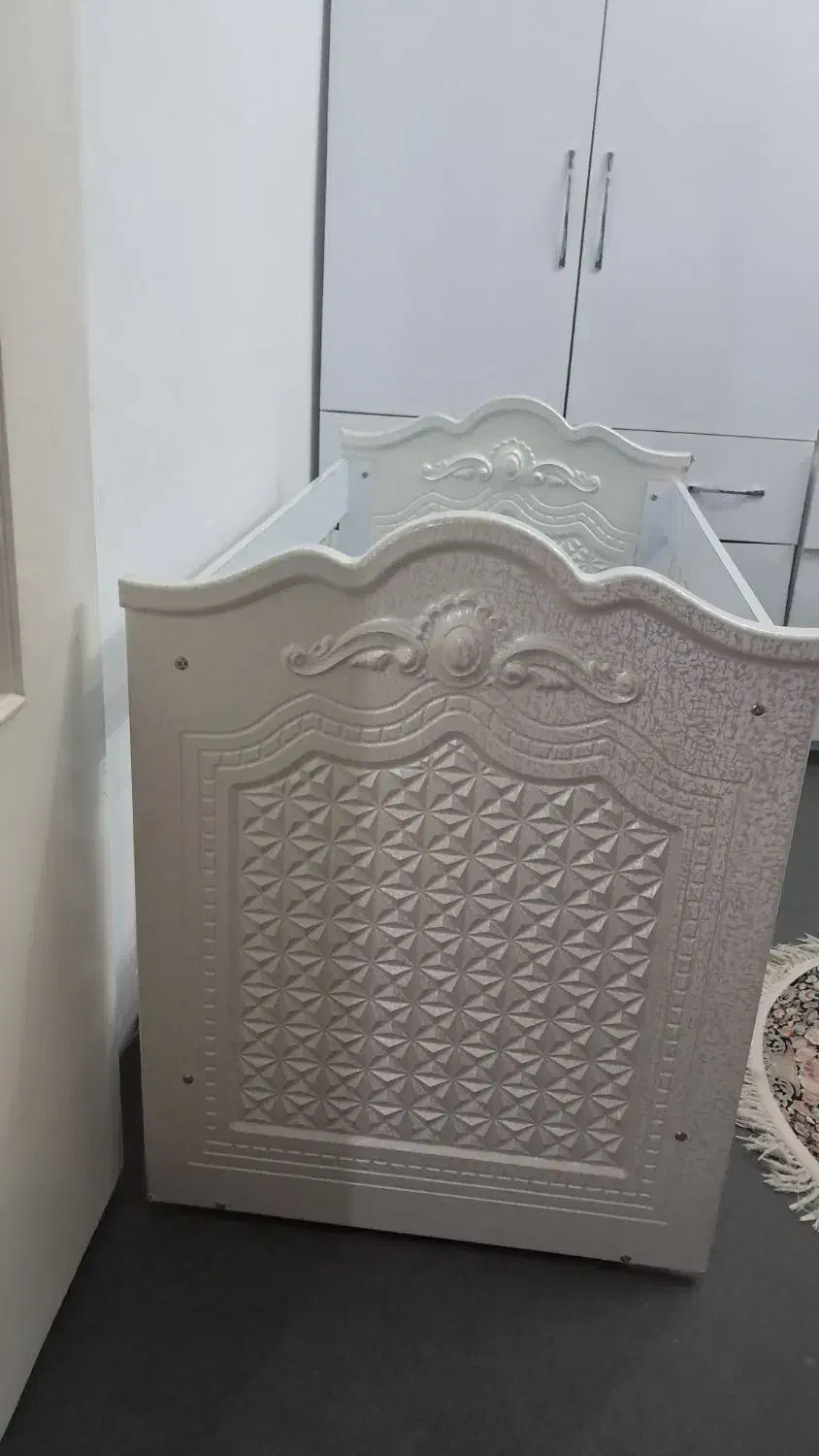 تخت گهواره ای کودک|تخت و سرویس خواب|قم, قلعه کامکار|دیوار