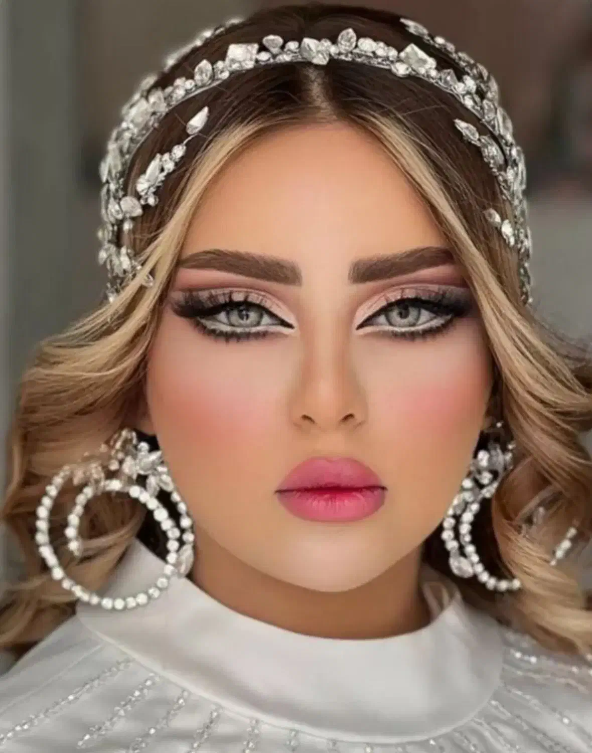 میکاپ وشنیون تمام مراحل زیرنظرشما|خدمات آرایشگری و زیبایی|کرمانشاه, |دیوار