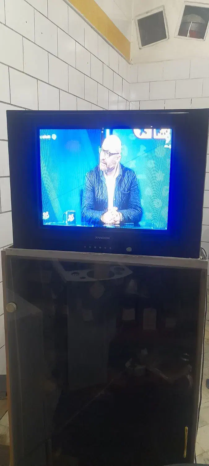 تلوزیون ۲۱ اینچ|تلویزیون و پروژکتور|یزد, |دیوار
