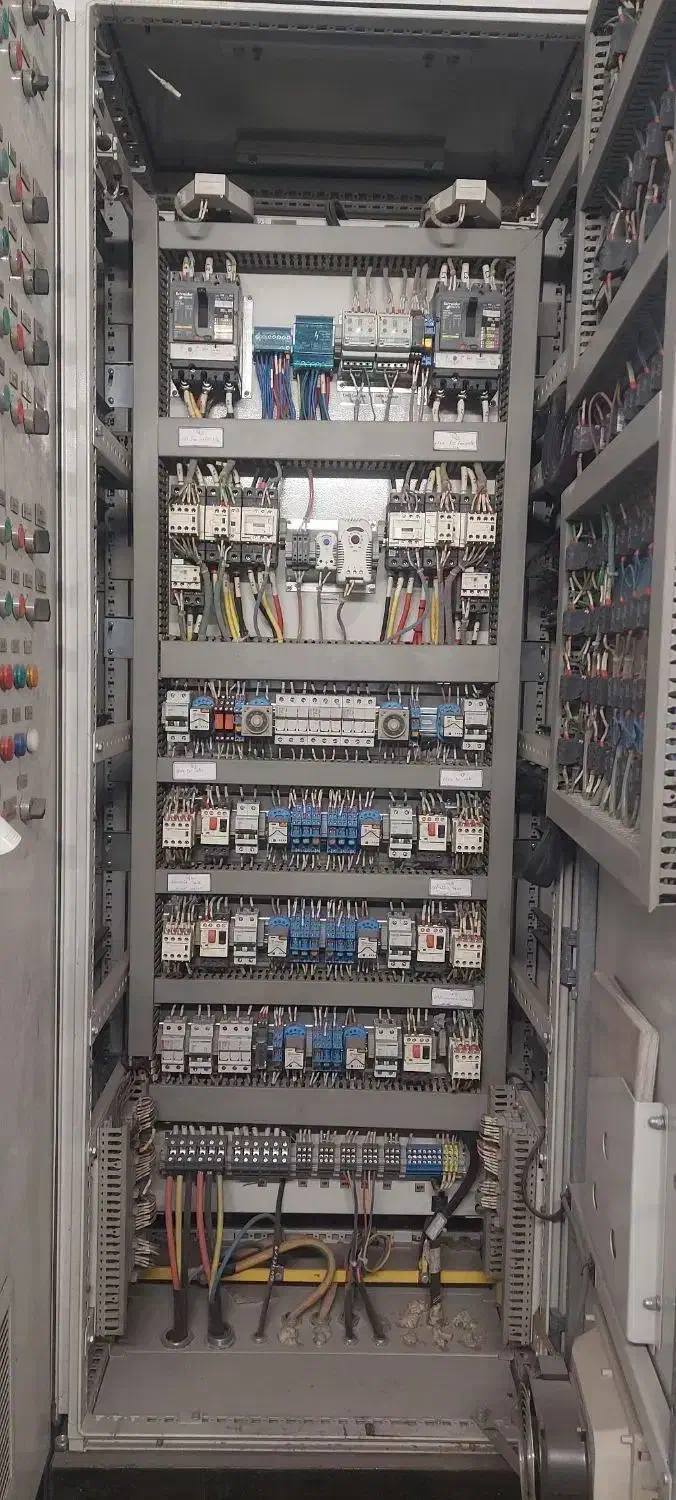 برق صنعتی و برقکار متخصص تابلو برق و PLC|خدمات پیشه و مهارت|شیراز, شهرک گلها|دیوار