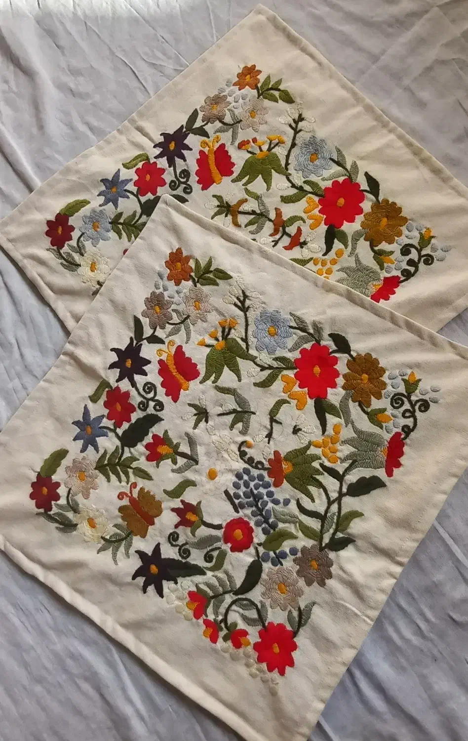 کوسن مبل گلدوزی شده|صنایع دستی و سایر لوازم تزئینی|شیروان (خراسان), |دیوار