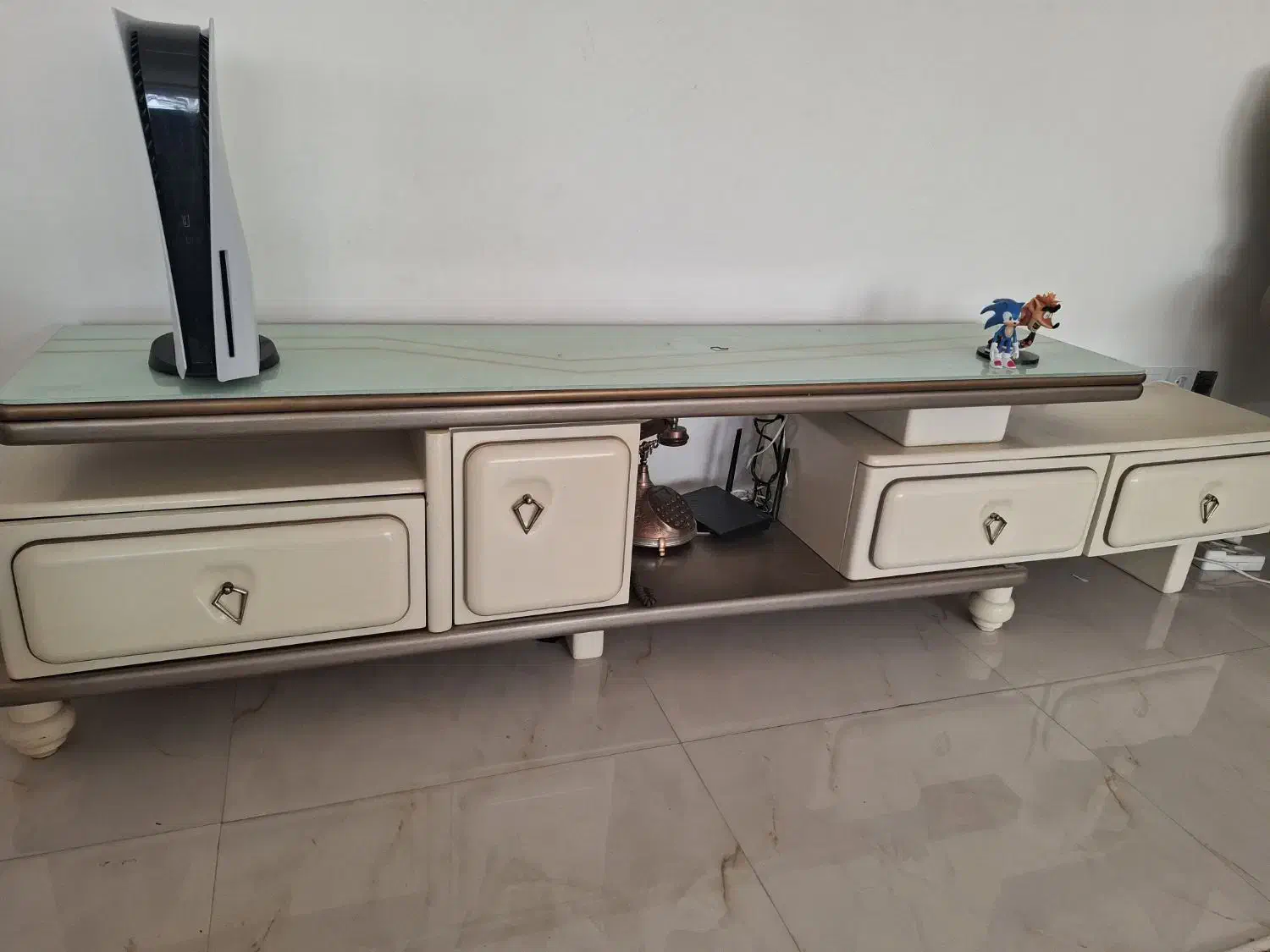 میز تلوزیون چوبی روی صفحه شیشه|میز تلویزیون|آمل, |دیوار