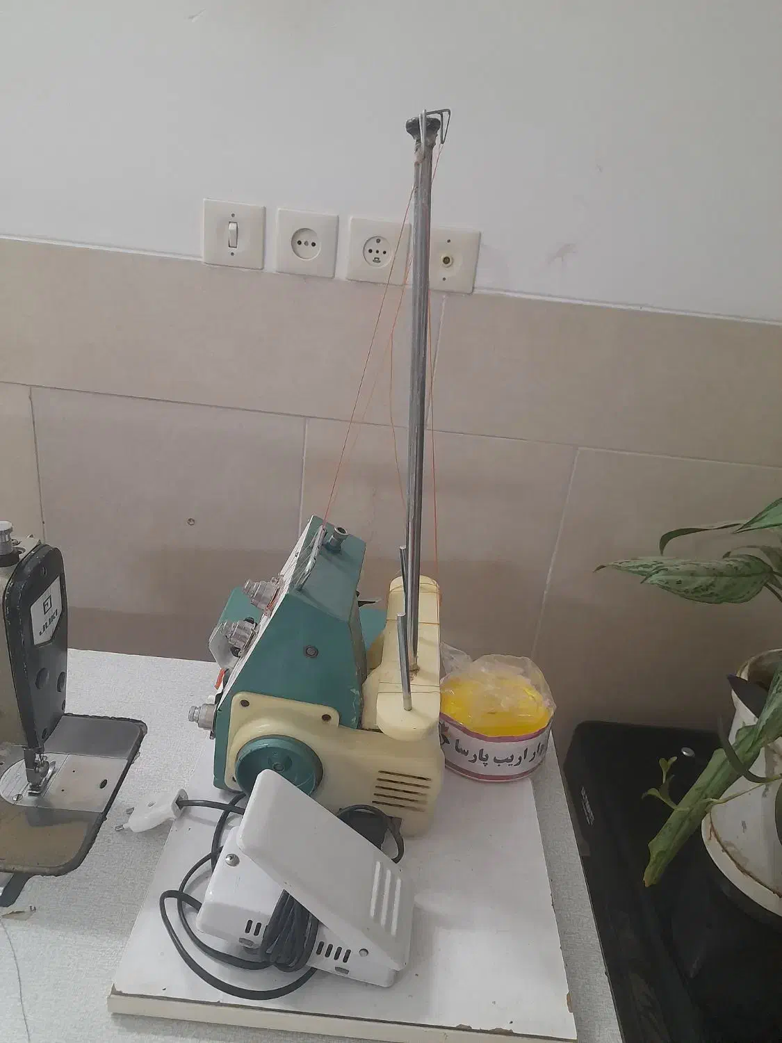 چرخ خیاطی و سردوز|چرخ خیاطی و ریسندگی|یزد, |دیوار