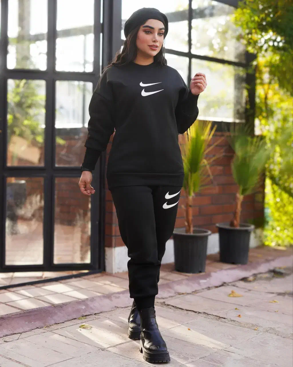 ست تو‌کروک دو‌نایک|لباس|آستانه اشرفیه, |دیوار