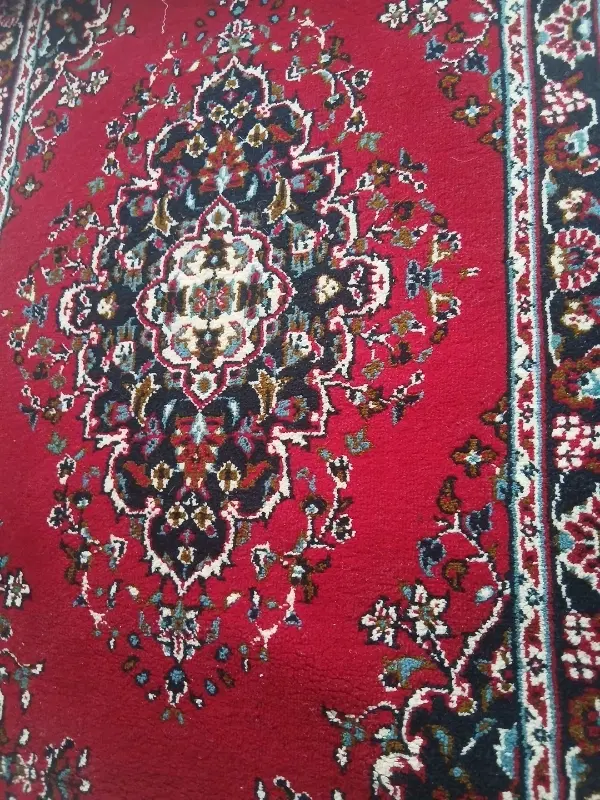 فرش کناره قرمز 50 در 2 و نیم متر کاملا سالم|فرش|کرج, باغستان|دیوار