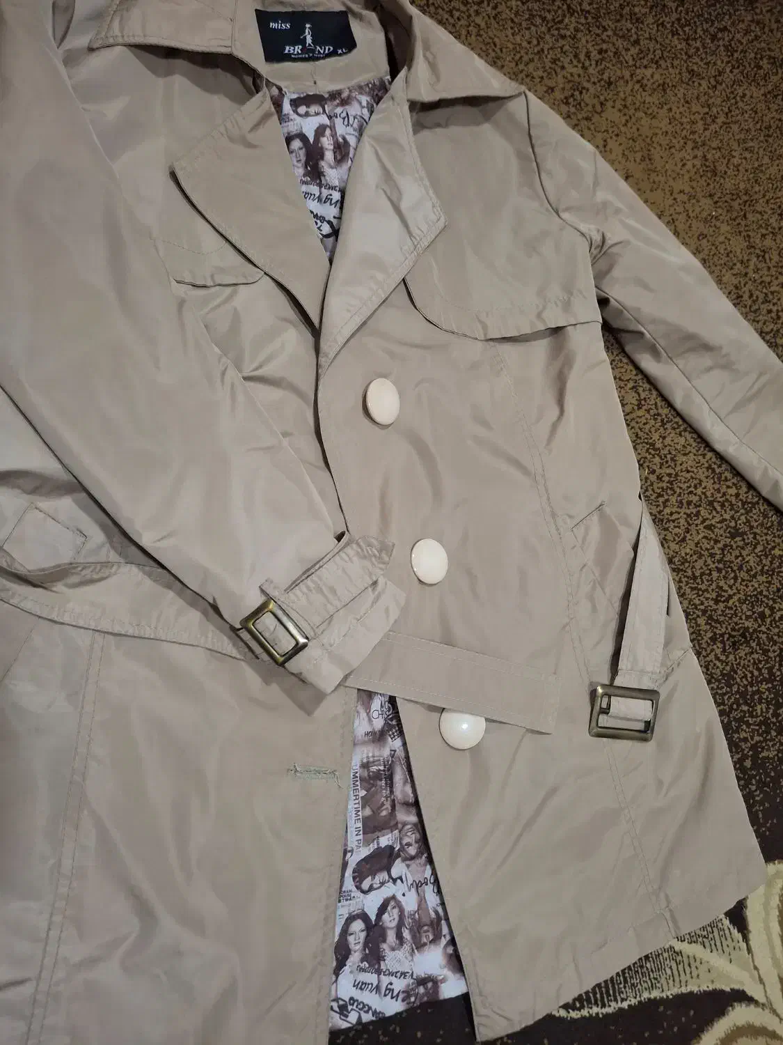 بارونی|لباس|بانه, |دیوار