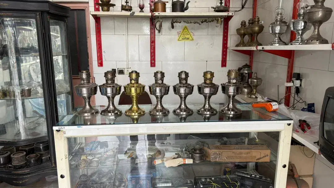 چراغ گردسوز انگلیسی برنجی|کلکسیون اشیاء عتیقه|گرگان, |دیوار