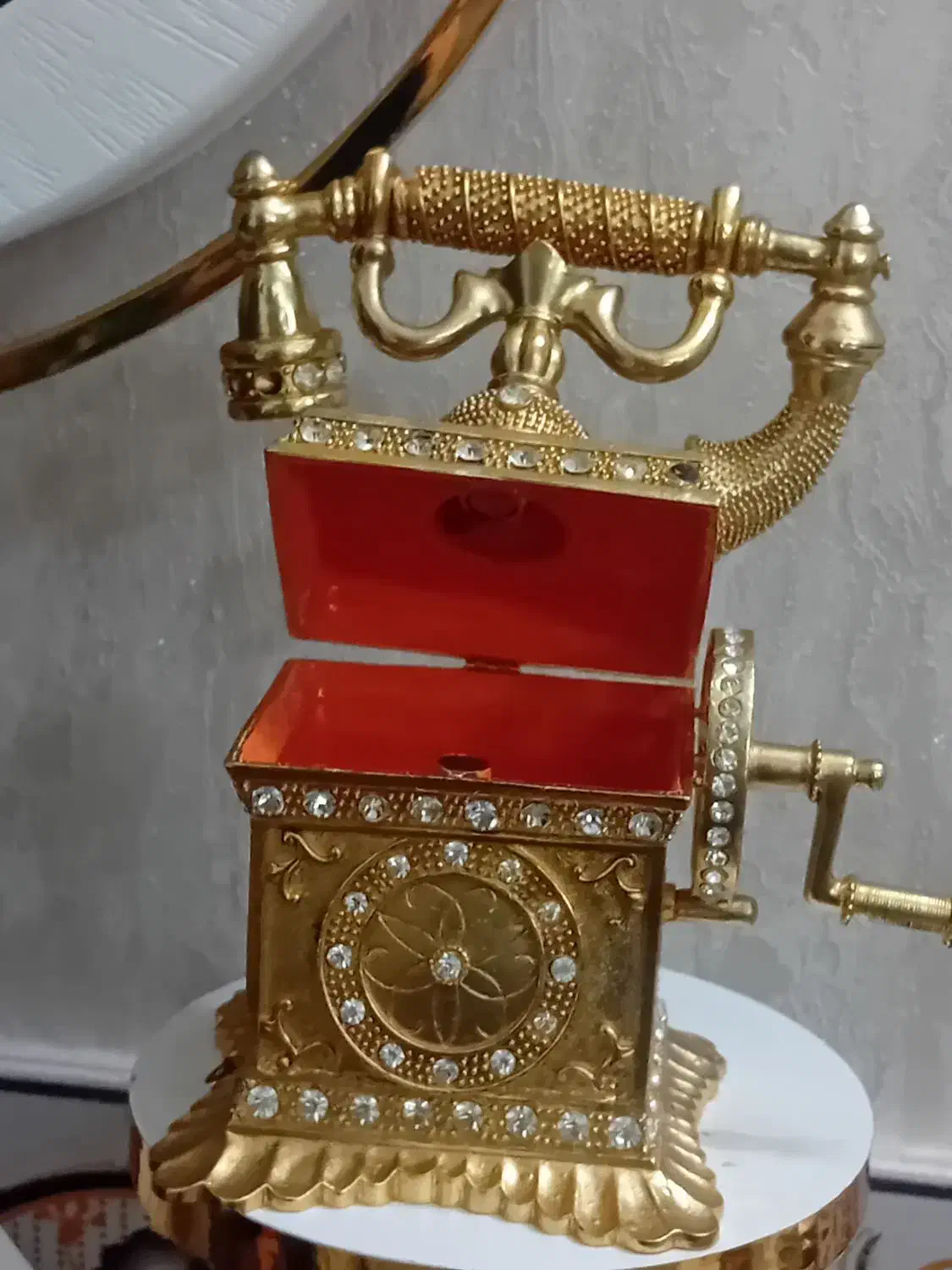 تلفن تزئینی|کلکسیون اشیاء عتیقه|بروجرد, |دیوار