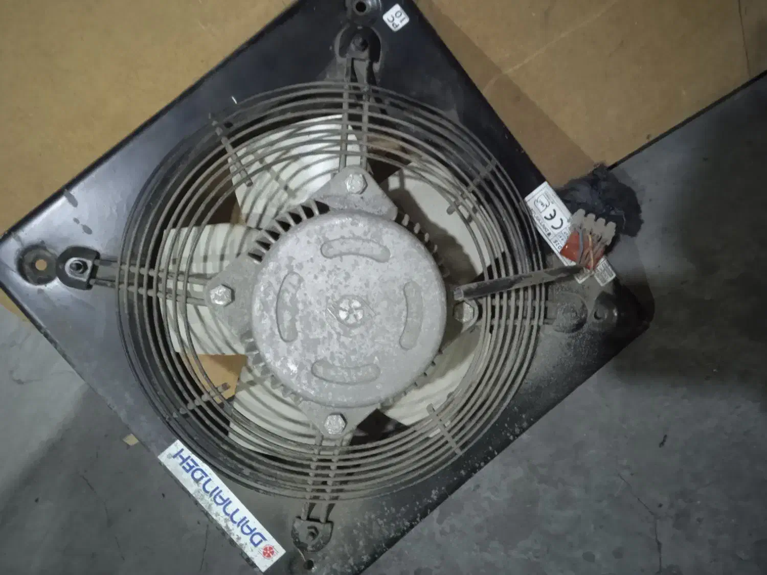 هواکش دمنده|پنکه و تصفیهکنندهٔ هوا|پاکدشت, خاتون آباد|دیوار