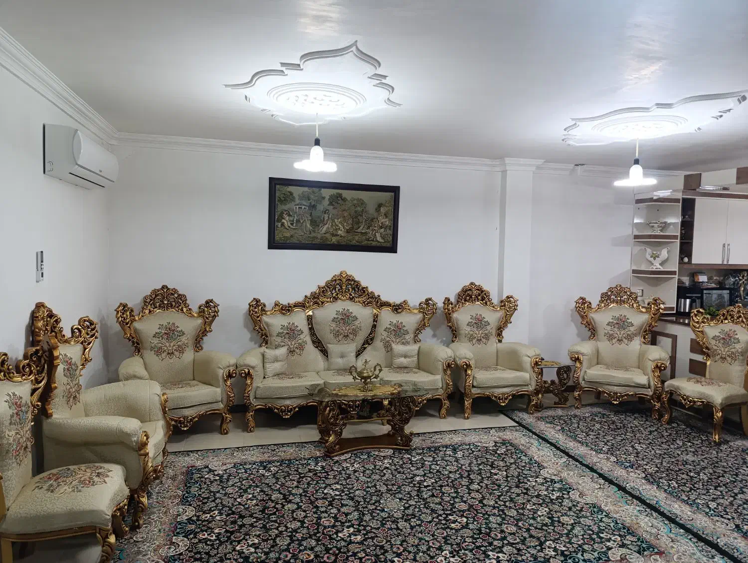 مبلمان سلطنتی 9 نفره همراه با میز عسلی|مبلمان خانگی و میز عسلی|اسلام‌‌آباد غرب, |دیوار