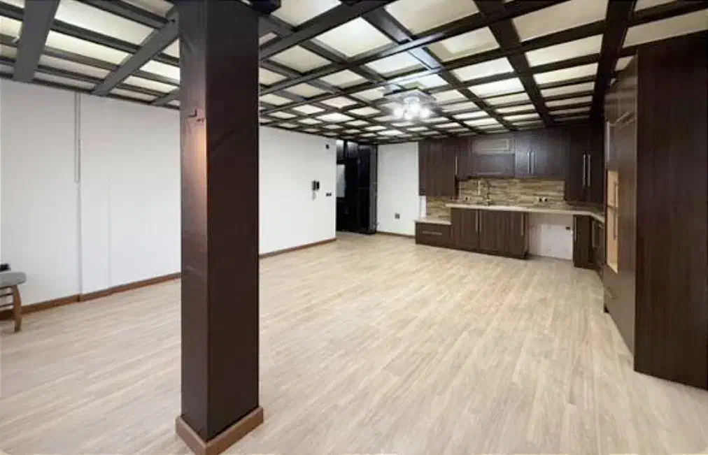 واحد ۹۲ متر اداری تجاری مسکونی در ناصر خسرو|اجارهٔ دفتر کار، اتاق اداری، مطب|بندر انزلی, سی متری|دیوار